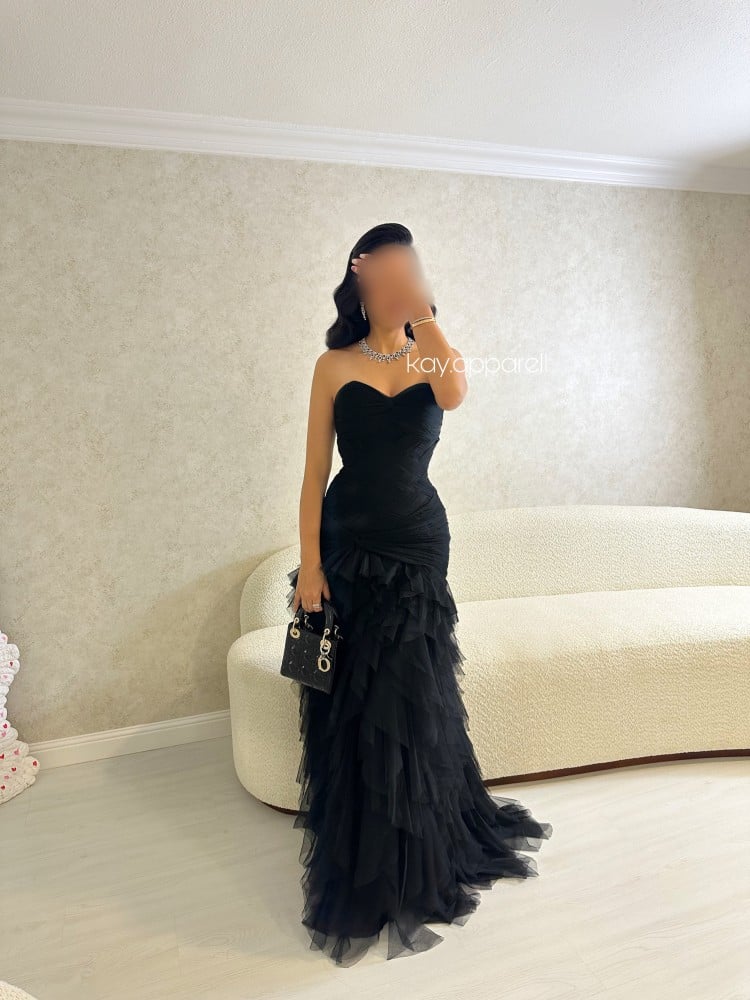 Black ruffles