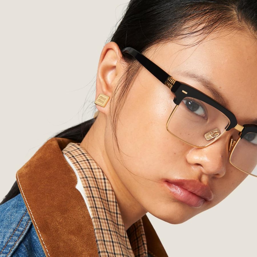 أقراط miumiu معدنية