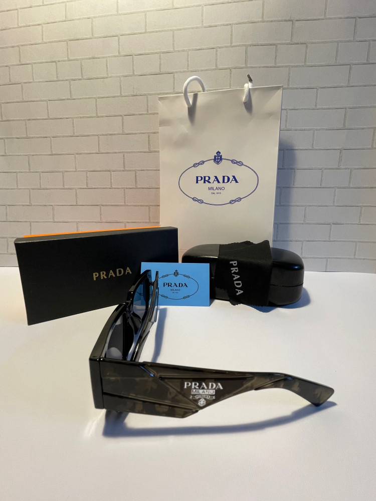 نظارة برادا باللون الاسود - PRADA