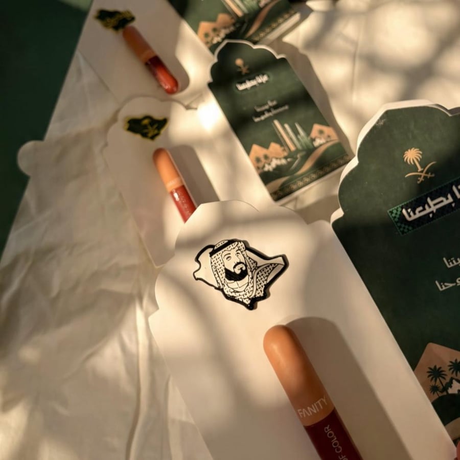 كرت يحتوي على بروش + روج ميني