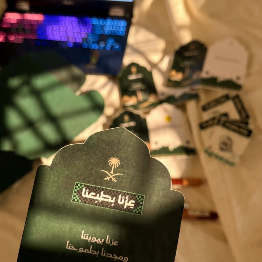 كرت يحتوي على بروش + روج ميني