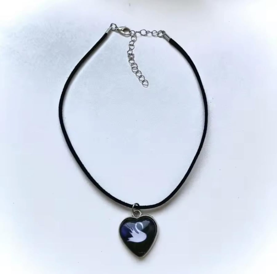 قلادة البجعة | Swan Necklace