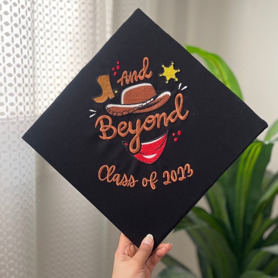 قبعة تخرج Beyond