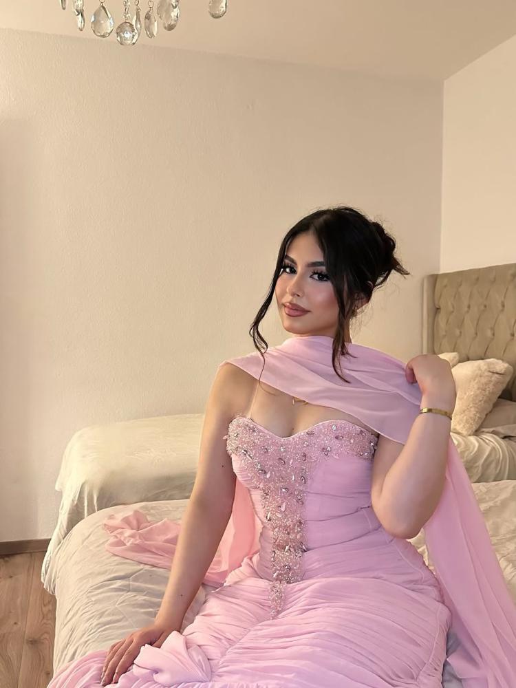فستان أميرة الورد