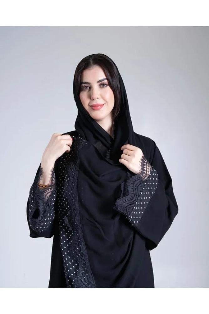 عباية ليندا بقماش كريب ملكي تدخيلات شيفون منقظ بهدب