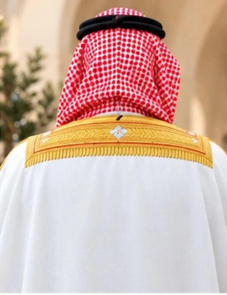 بشت وبر أبيض زري ملكي - الخلف