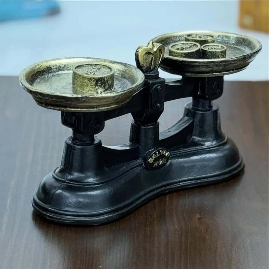 ديكور ميزان قديم سيراميك
