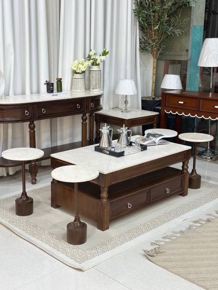 طقم طاولة قهوة فاخر مع 4 طاولات خدمة سطح رخام – تصميم كلاسيكي بلمسات عصرية