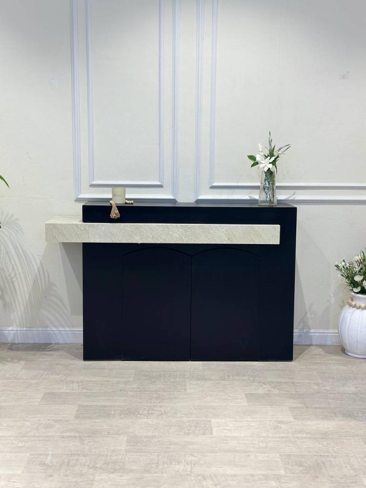 كونسول مدخل رخامي وخشبي بتصميم عصري أنيق