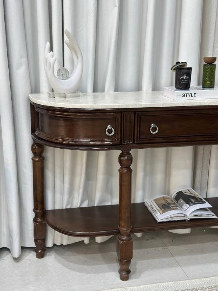 مدخل قشر الجوز لون بني ببابين ودرج أوسط مع سطح رخام