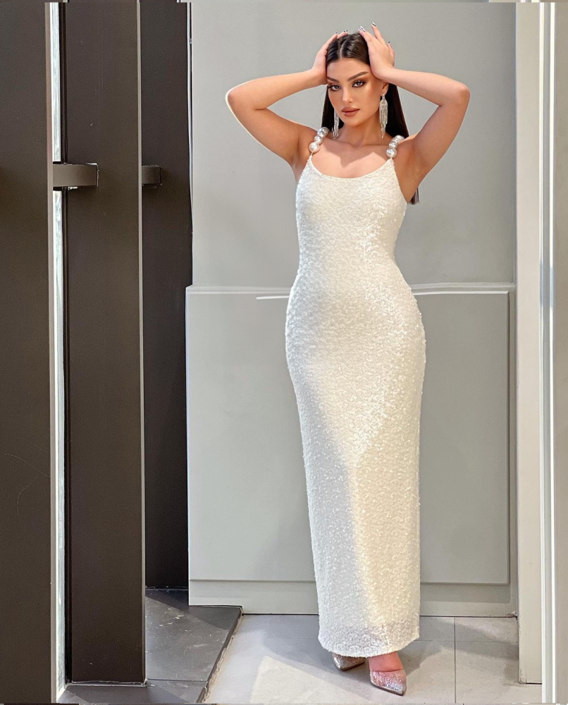 Carmen فستان أبيض كت بستراب لؤلؤ