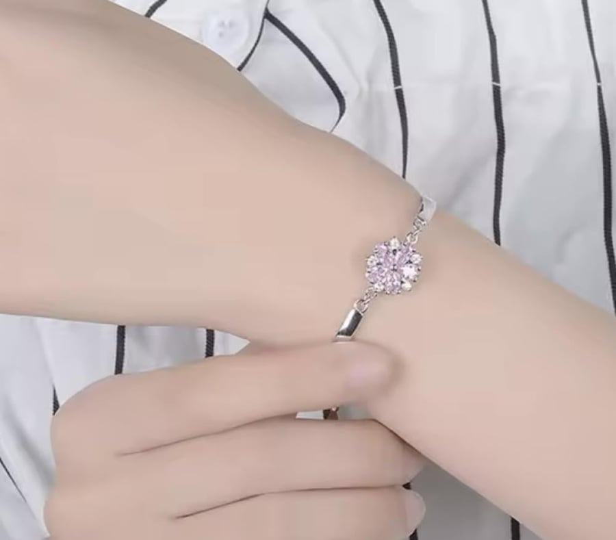 اسوارة لورا فضي