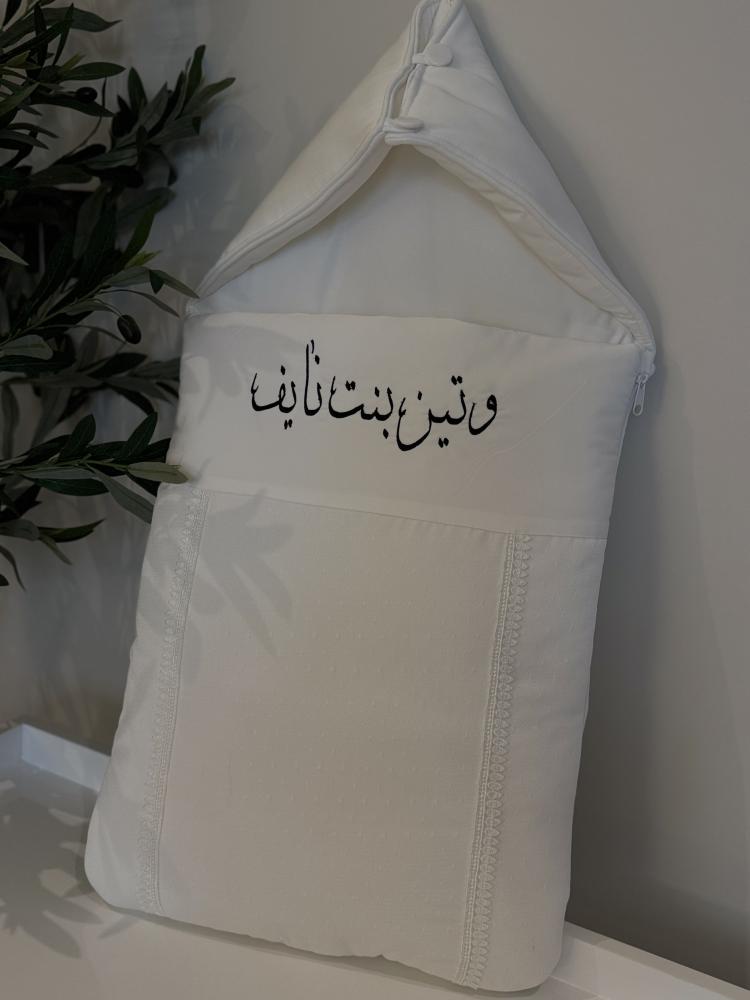 مدس باللون الأبيض
