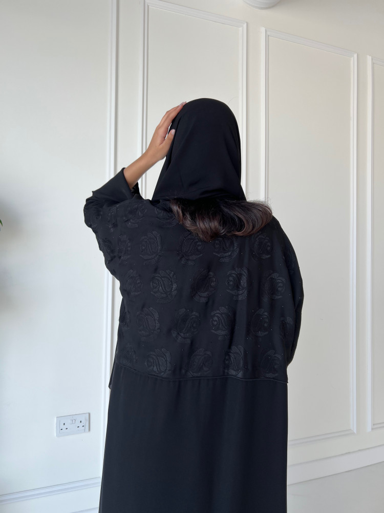 تطريز بالكتف واليد