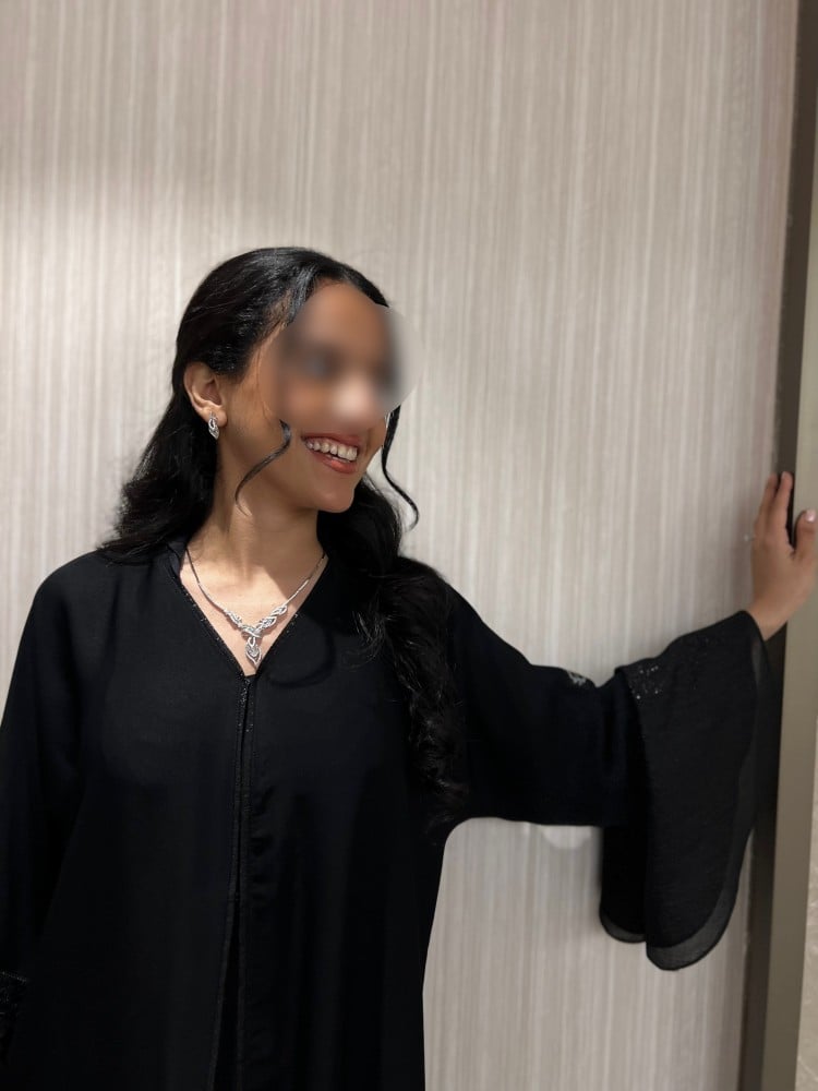 عبايه كلوش اكمام لمعة