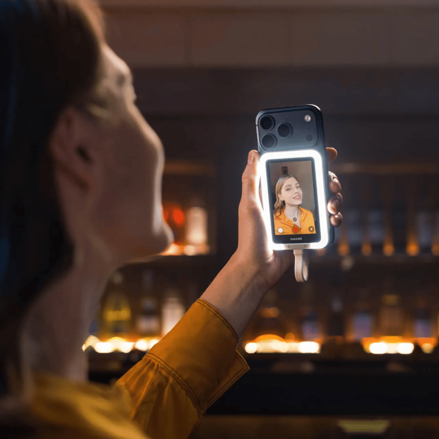 إنستا 360 - شاشة سيلفي لمس مع إضاءة للتصوير بالكاميرا الخلفية Snap Selfie Screen - أبيض