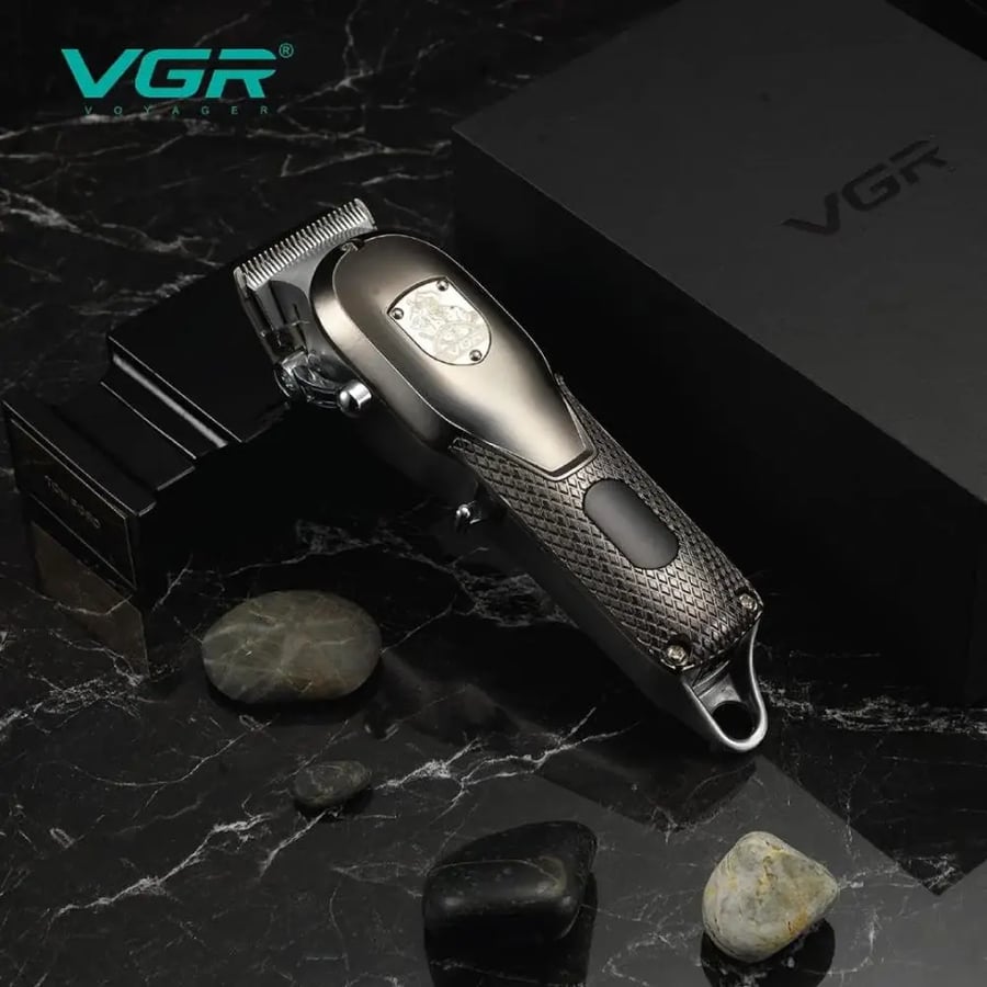 في جي آر - ماكينة قص شعر لاسلكية ببطارية 2500mAh للشعر واللحية V-276 - فضي