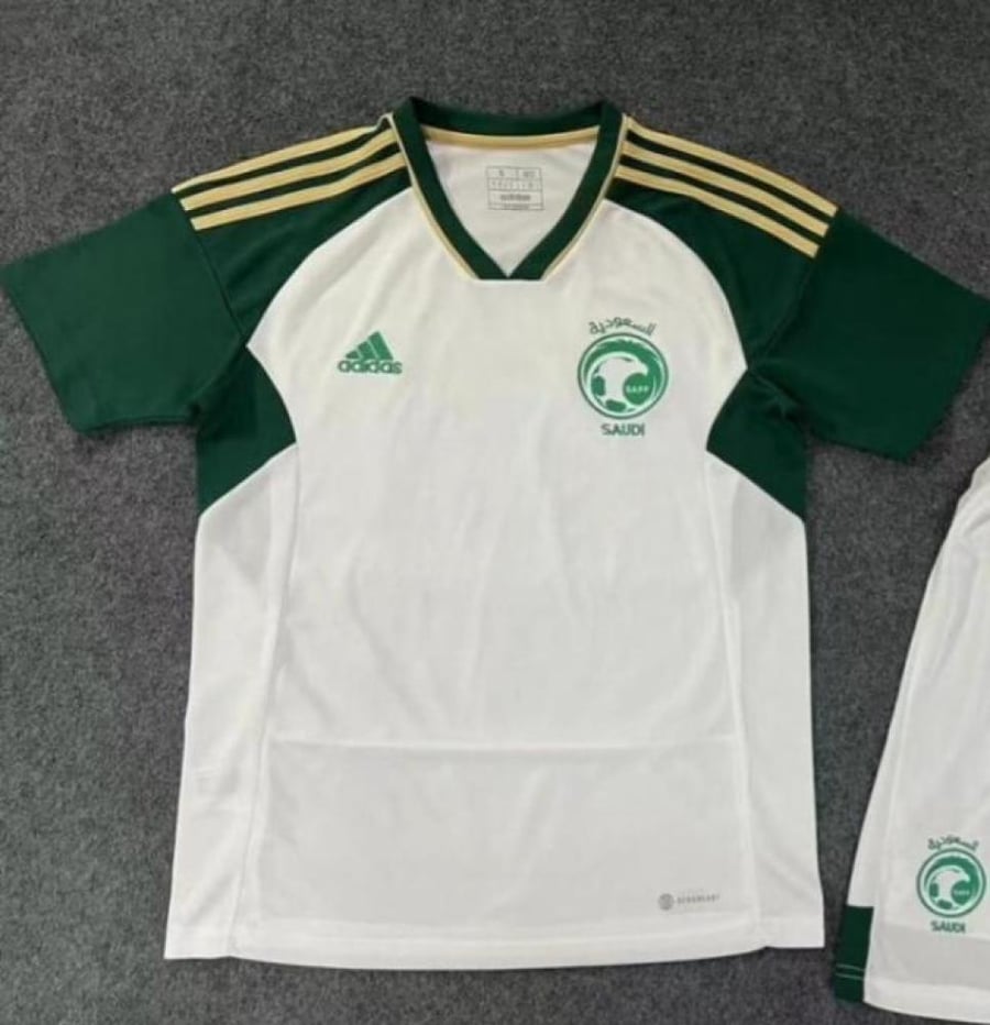 تيشيرت المنتخب السعودي الجديد لموسم 2023-2024 الأبيض