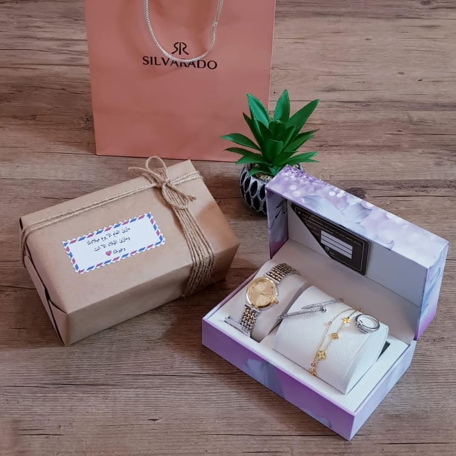 طقم نسائية من هدية بشكل راقي طقم رجالي من هدية بشكل راقي. 275 SAR. تصنيف المنتج: بوكسات هدايا نسائية