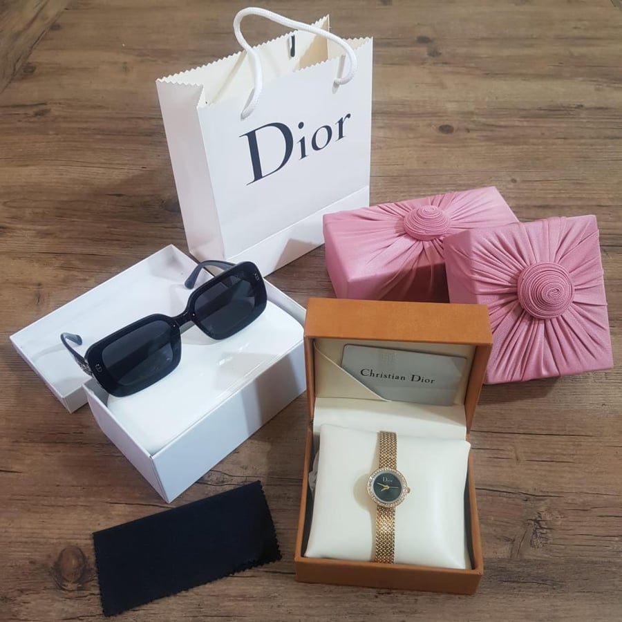 طقم نسائية من هدية بشكل راقي طقم رجالي من هدية بشكل راقي. 275 SAR. تصنيف المنتج: بوكسات هدايا نسائية