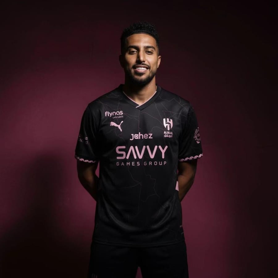 تيشيرت الهلال السعودي بتصميم خاص لون أسود مع وردي