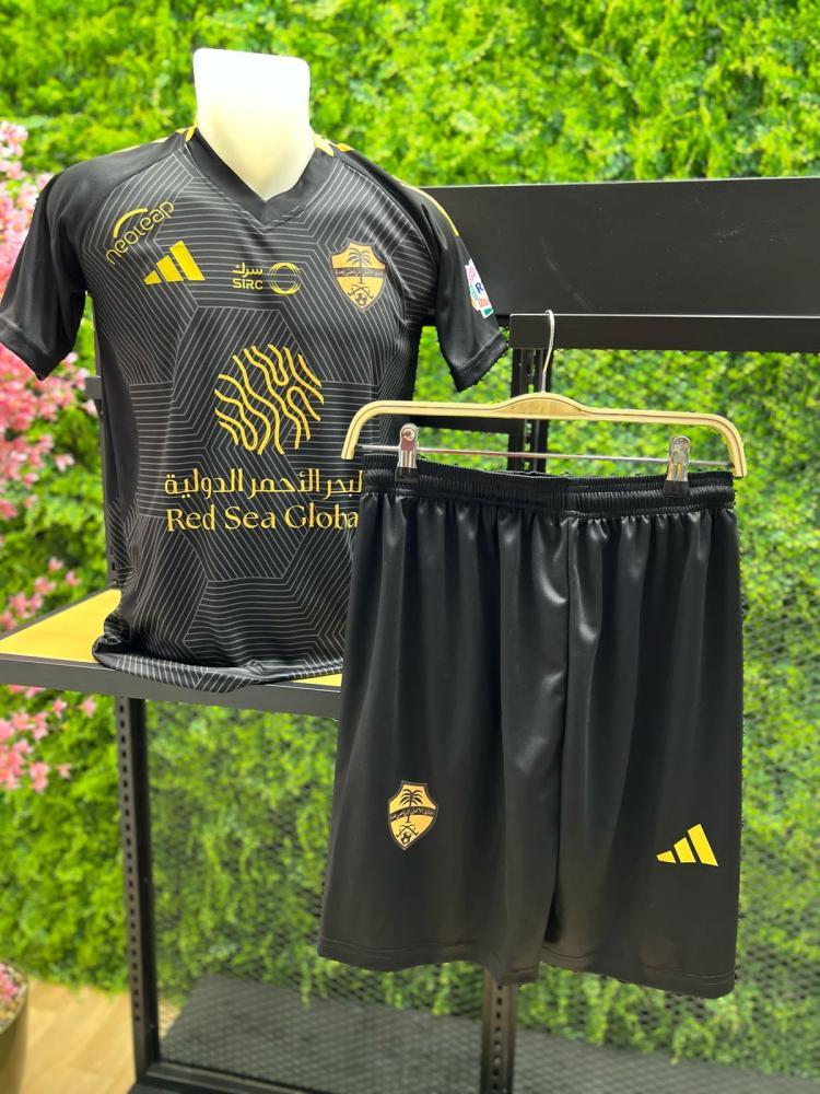 طقم الأهلي السعودي الثالث 25/26 باللون الأسود