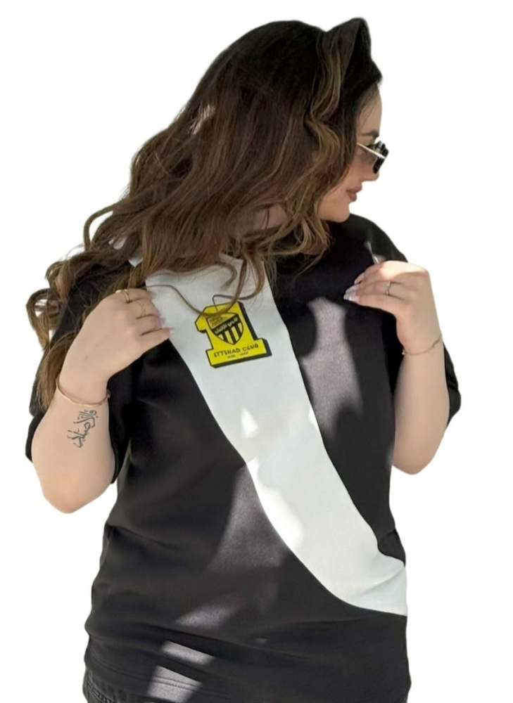 تيشيرت الاتحاد الأسود بخط أبيض طويل