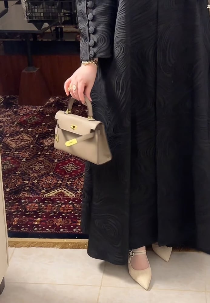 عباية B4