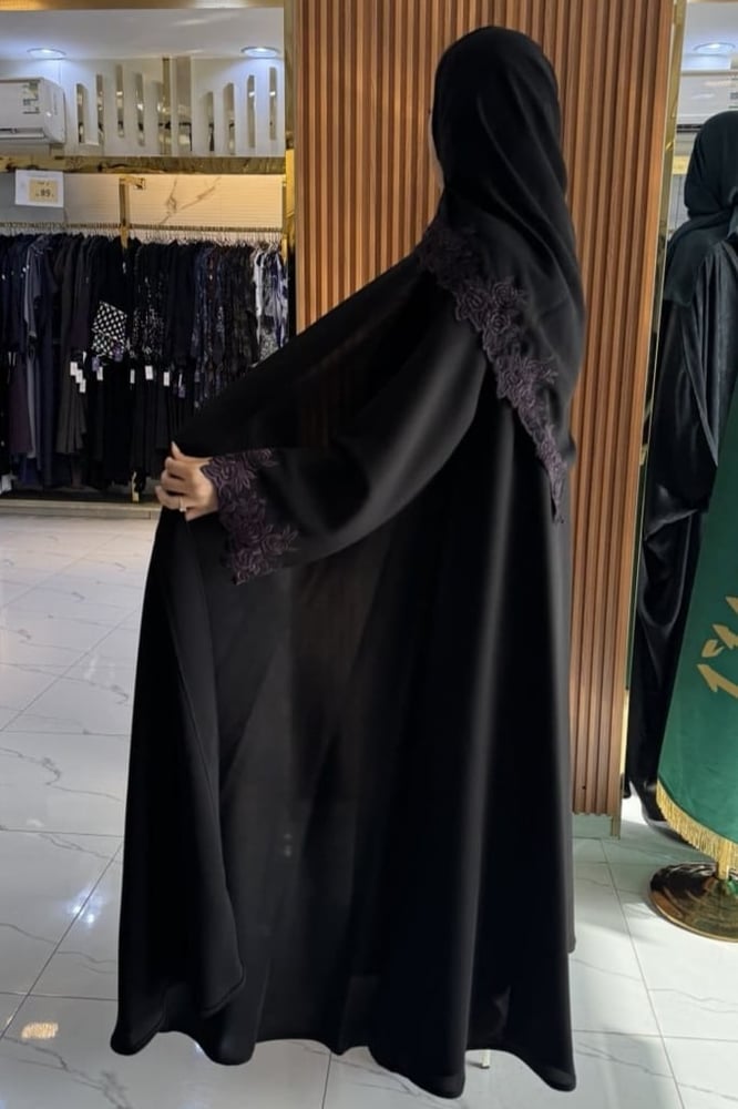 عباية ساره قماش انترنت  اسود/ كلفه موف