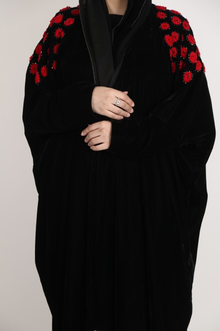 عباية بشت مخمل مزينة