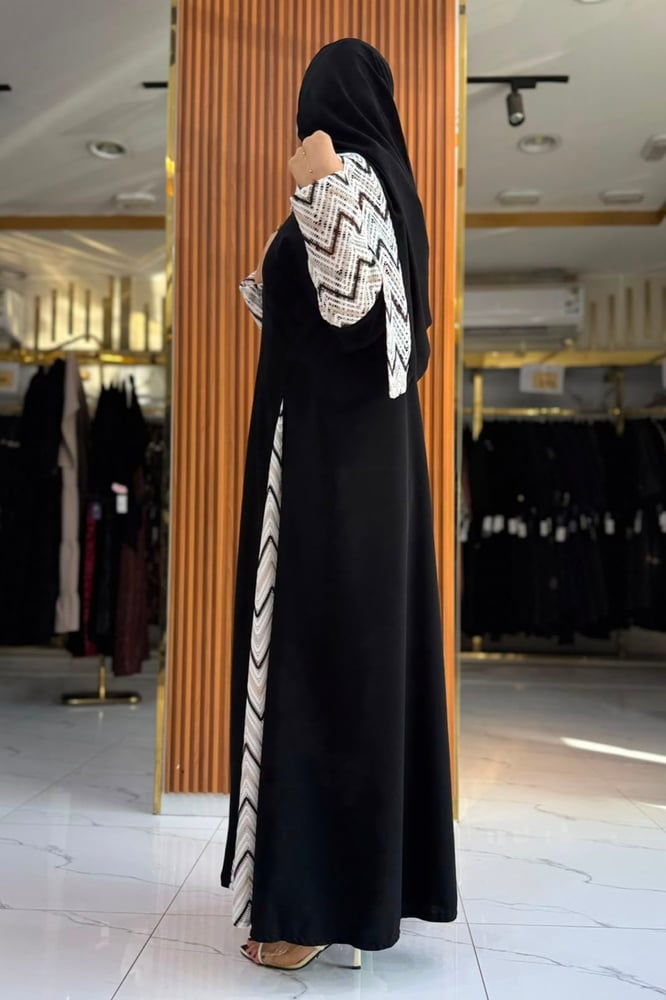 عباية ميادة قماش كريب ملكي تدخيلات  تريكوا