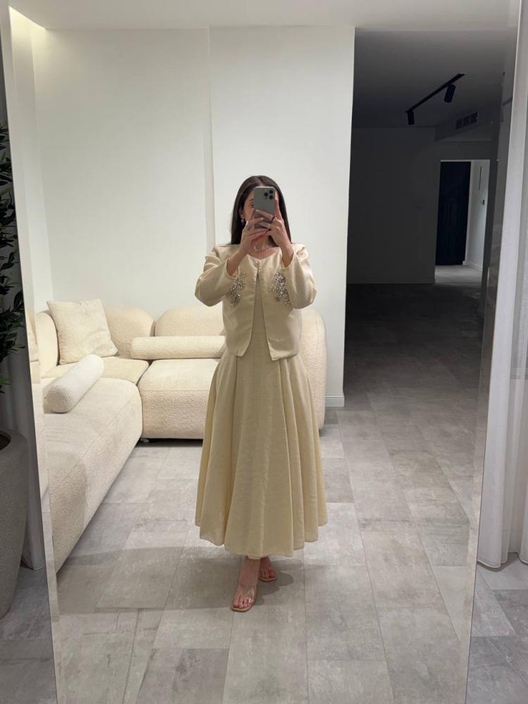 طقم شبابي راقي مزين بتطريز