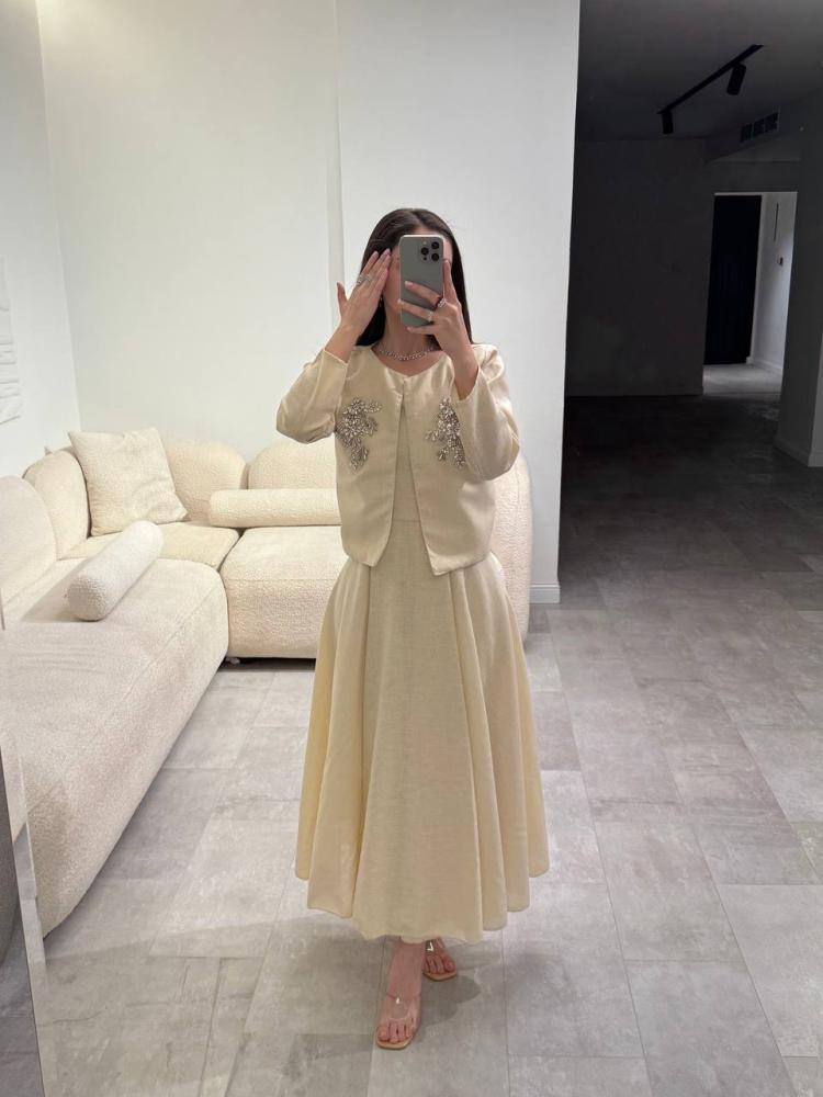 طقم شبابي راقي مزين بتطريز