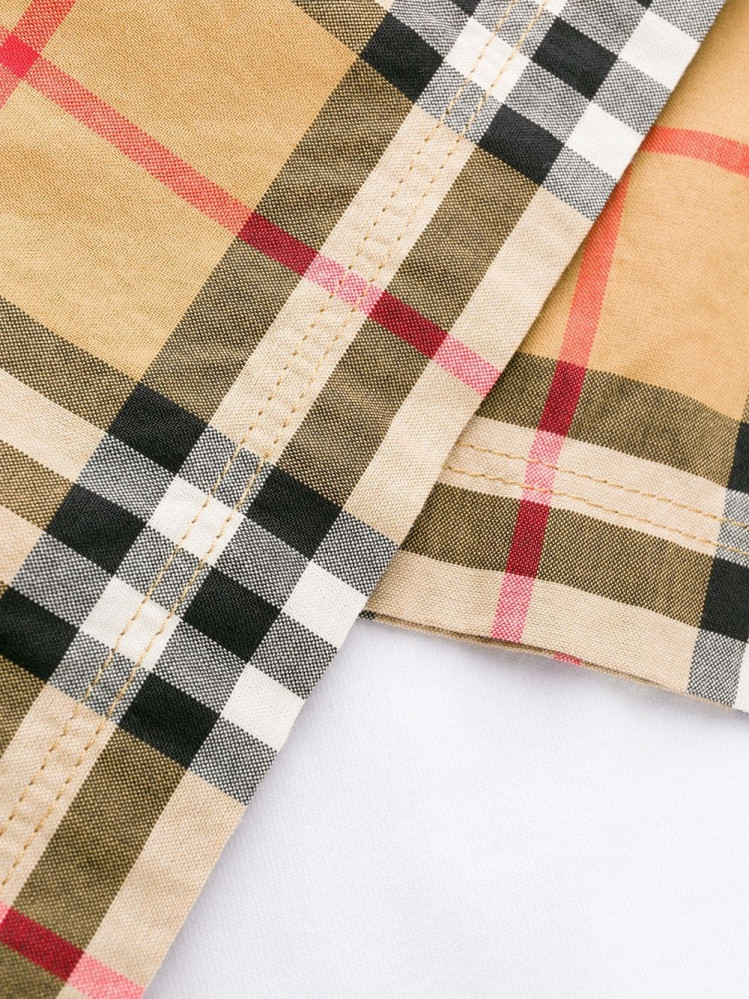 Burberry men T-shirt medium size