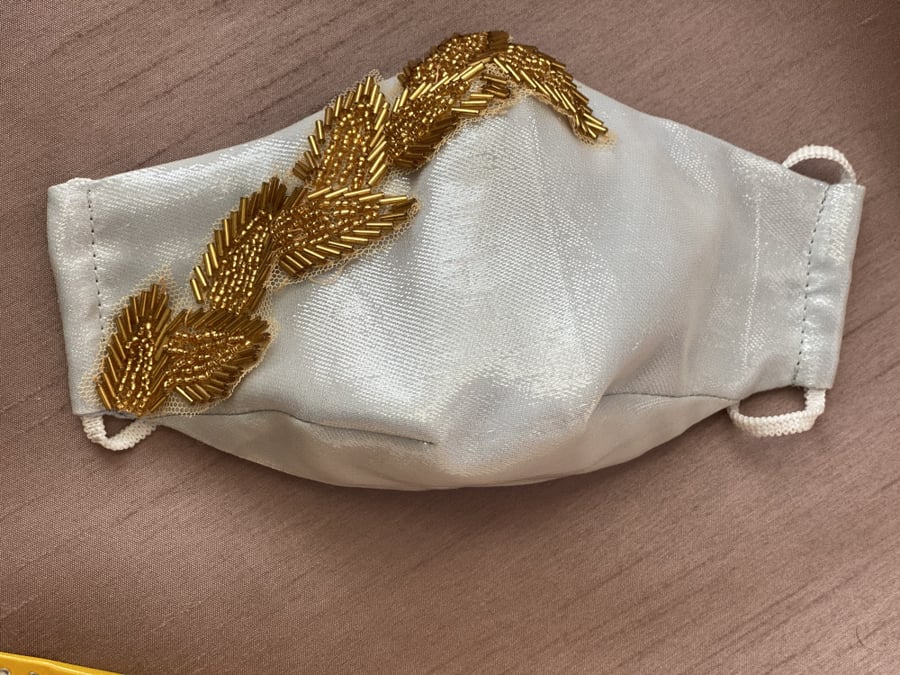 كمامة سهرة تطريز ذهبي - evening mask