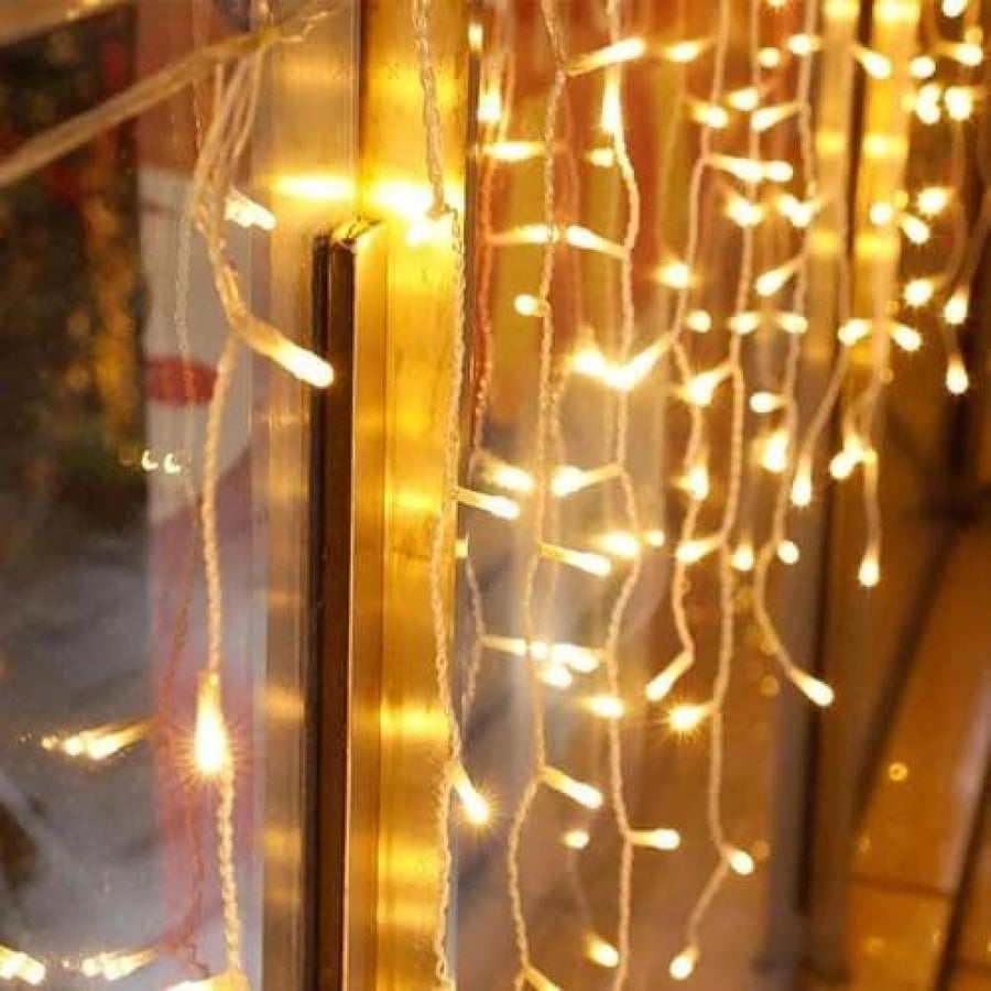 ستارة إضاءة ليد متدلية على واجهة