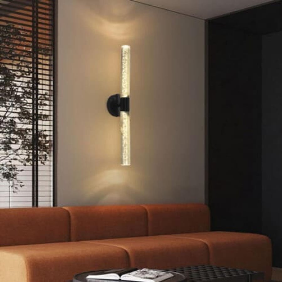 لمبات جدارية فقاعات أكريليك مضاءة بإضاءة صفراء في صالة