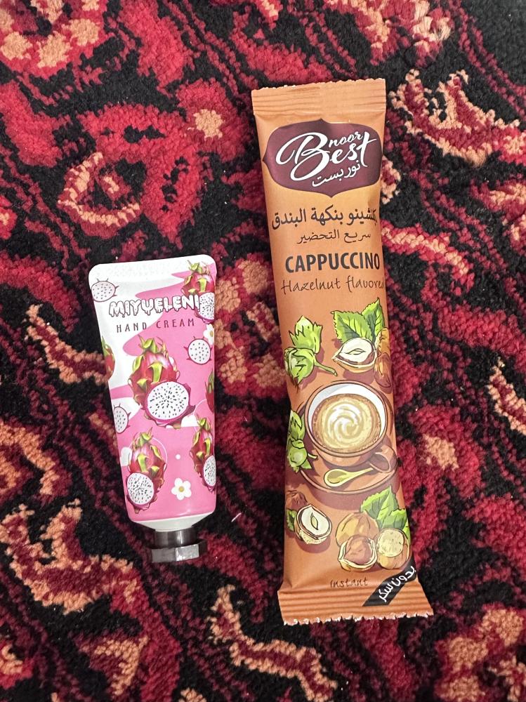 كوب قلوب نوع القهوه مختلف بالبندق