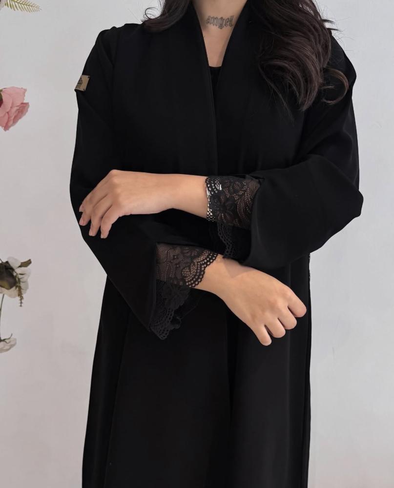 A loose abaya with vertical lace inserts at the back and on the sleeves