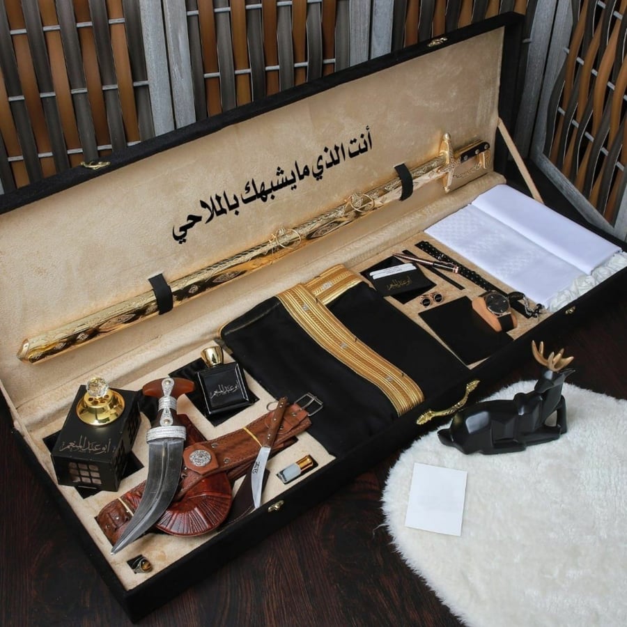 بوكس إهداء تذكاري رجالي فاخر بتصميم خاص حسب الطلب