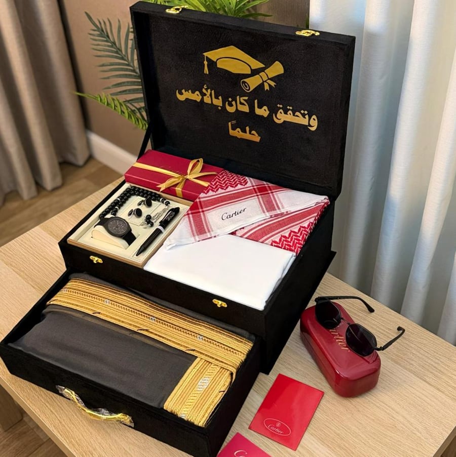 هدايا تخرج رجالية فخمة - بوكس مخمل دورين بتصميم خاص