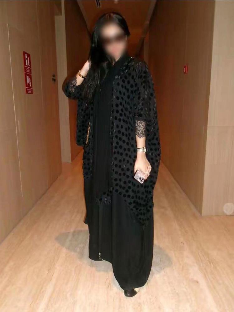 عبايه بولكا دوت صيفيه مخمل شفاف مبطن اكمام دانتيل  ربع بشت قابل للتعديل