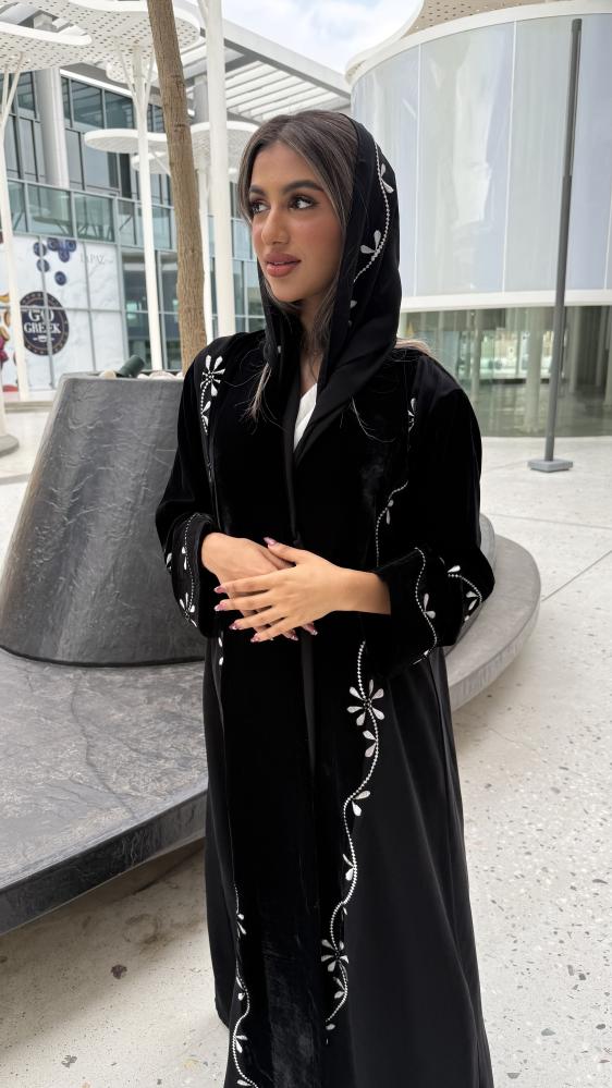 عباية شتوي مخمل مطرزة - عبايات مرايا
