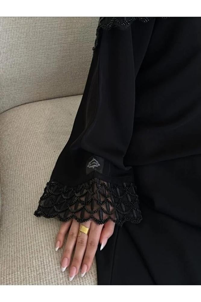 عبايه قماش كريب بقصة نصف كلوش