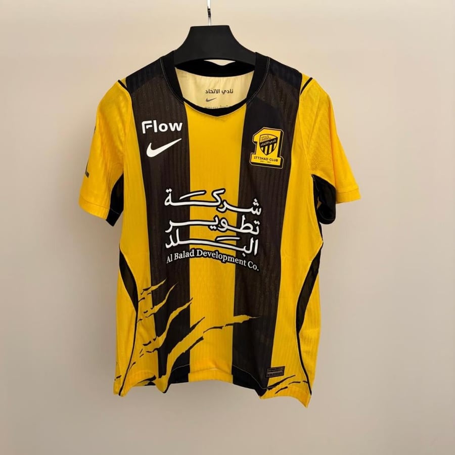قميص الاتحاد الاساسي 26-27 نسخة الاعبين