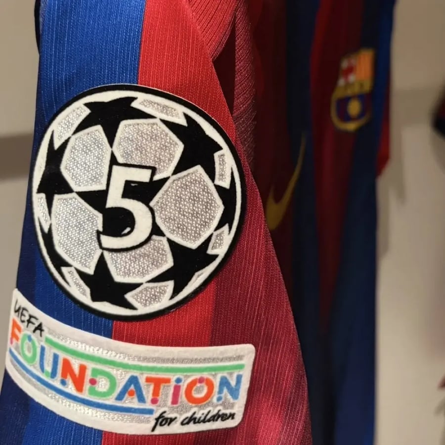 قميص برشلونة الاساسي 26-27 نسخة الجمهور بشعار دوري الابطال