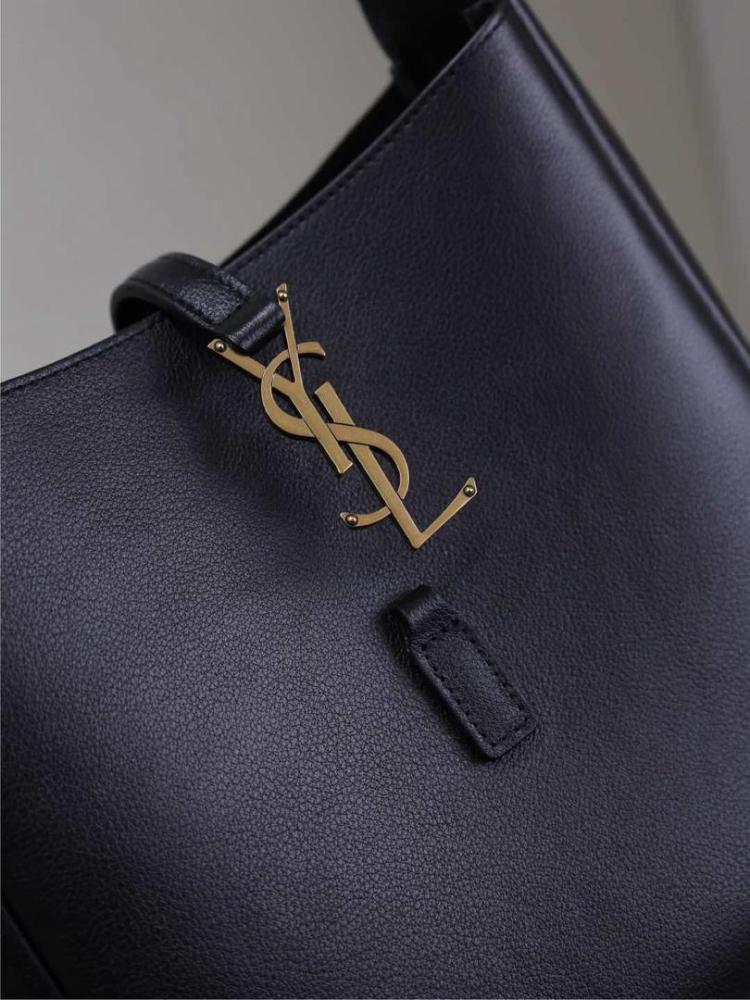Saint Laurent _ Medium