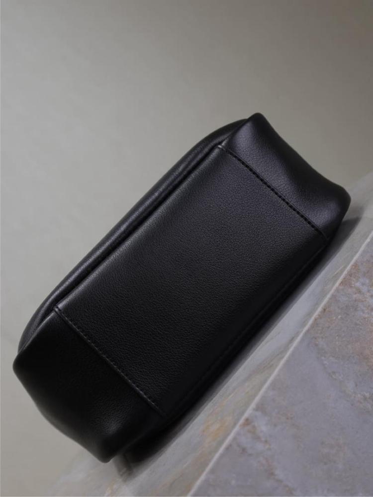 Saint Laurent _ Medium