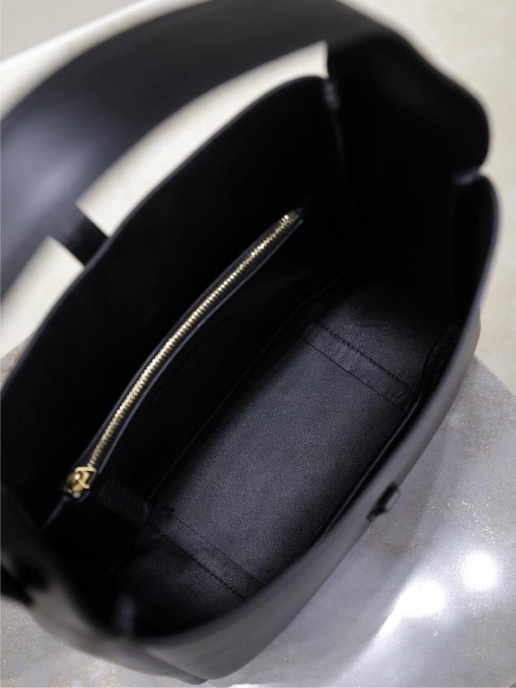 Saint Laurent _ Medium