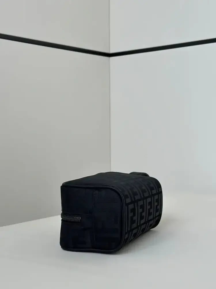 FENDI _ رجالي _ صغيرة